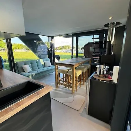船屋 Wave-lounge, Exklusives Hausboot In