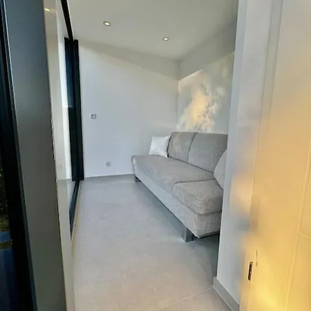 船屋 Wave-lounge, Exklusives Hausboot In