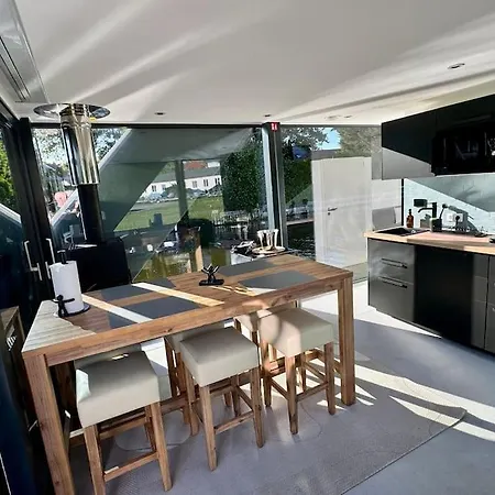 Wave-lounge, Exklusives Hausboot In 柏林